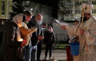 Великдень на карантині: як у Луцьку освячували паски