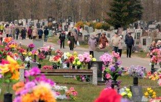 В Україні поминальні дні через карантин переносяться на червень