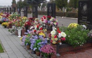 У Луцьку кладовища закрили до 12 травня