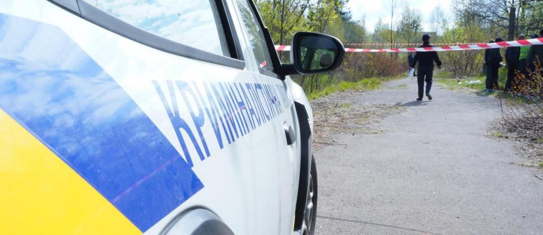 На території колишньої військової частини у Львові знайшли убиту жінку