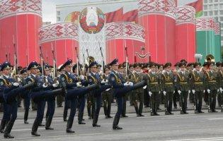 Лукашенко вирішив не скасовувати в Білорусі парад 9 травня