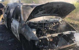 На Волині чоловік підпалив автомобіль із краденим лісом