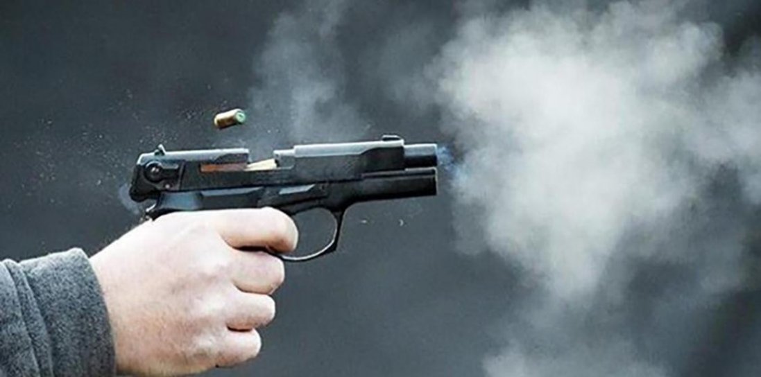 У Дніпрі п'яний підліток стріляв по перехожих  в прямому ефірі