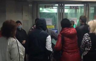 У Харкові відкрили метро і люди миттю забули про карантин