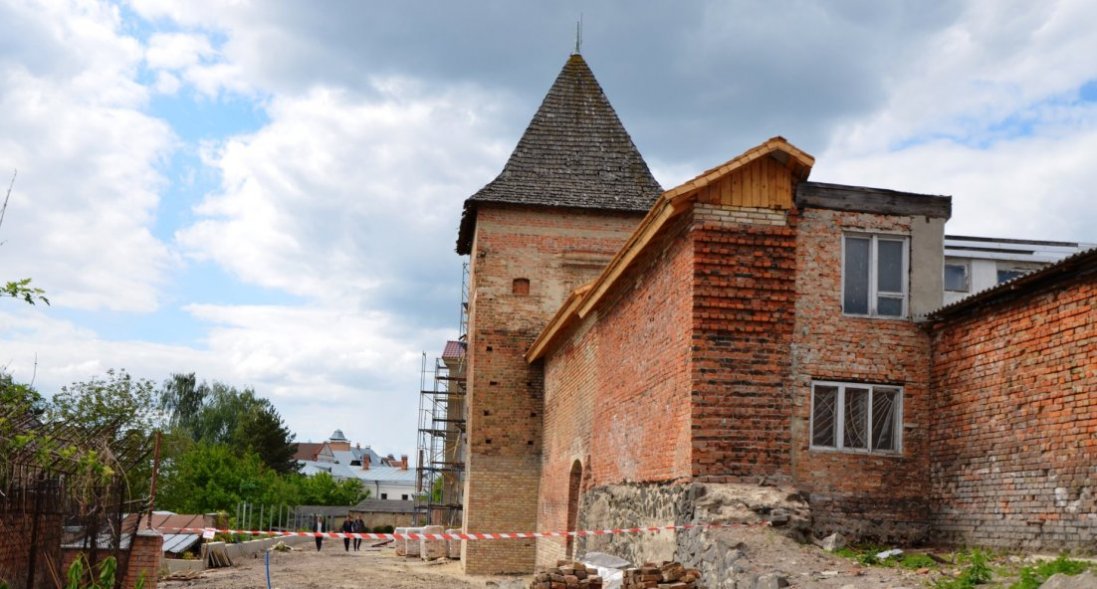У Луцьку реставрують історичні локації: що зробили