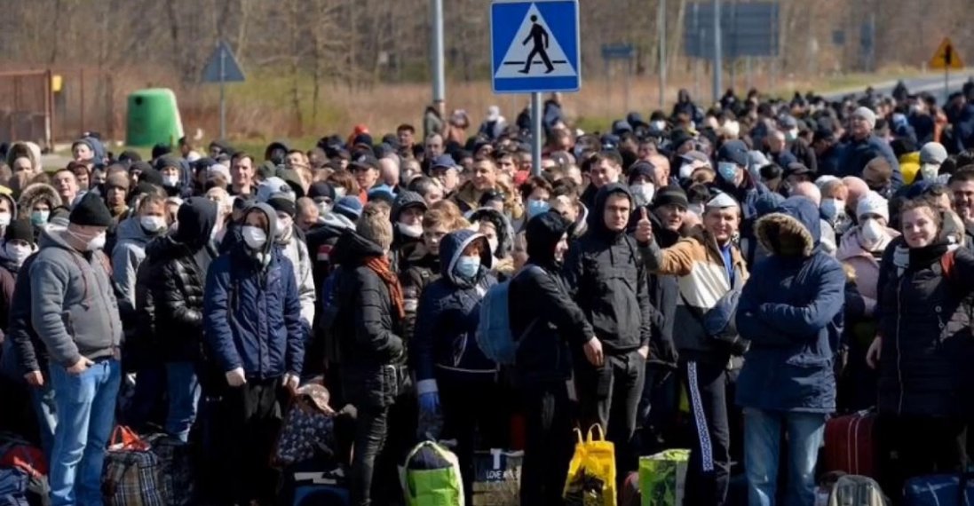 На кордоні Україна-Польща кілометрові черги: люди чекають по 10 годин