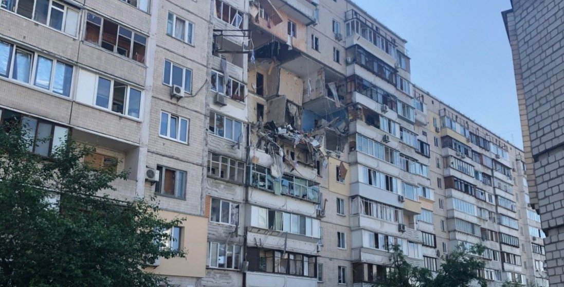 Вибух у Києві: під завалами щонайменше 3 людини