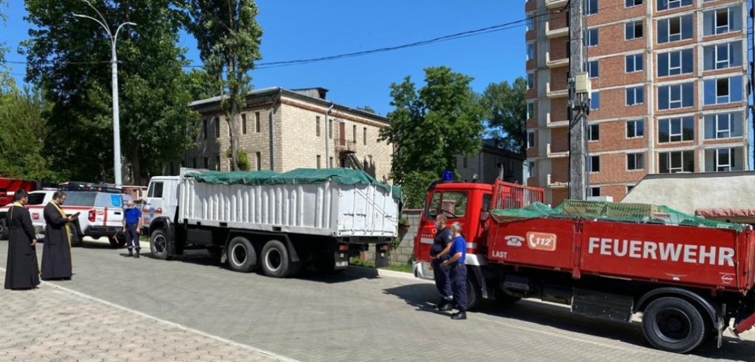 Повінь в Україні: Молдова передає обладнання