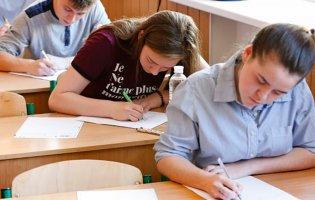 Сьогодні абітурієнти складають ЗНО з української мови