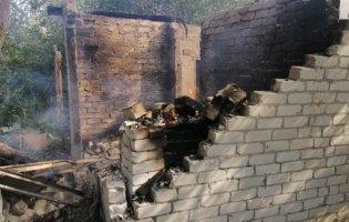 На Донбасі бойовики зруйнували два будинки