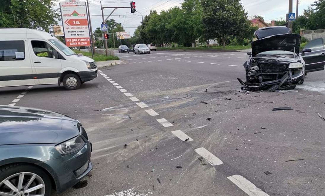 Автотроща в Луцьку: водій втік з місця аварії