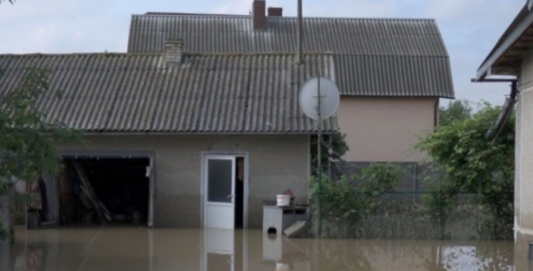 На Прикарпатті назріває скандал: люди обурені виплатами після паводку