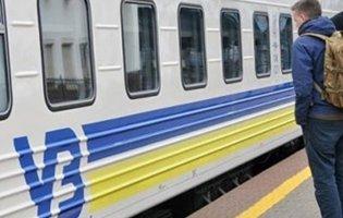 Вандали на залізниці: дві дівчинки рознесли вагон, щоб викласти це в «сторіс»