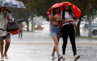 Погода з сюрпризом: які області накриє негода