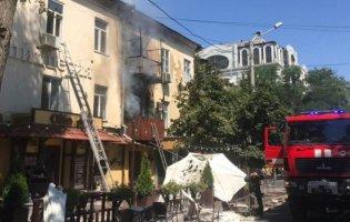 В Одесі згорів цілий поверх будинку: люди бігли в піжамах, без одягу, грошей
