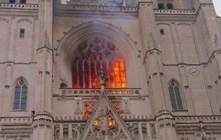 У Франції палає один із найграндіозніших соборів Петра і Павла