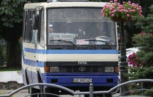 Стріляв у дах автобуса, а водія прикував наручниками: інтерв'ю з заручником терориста в Луцьку