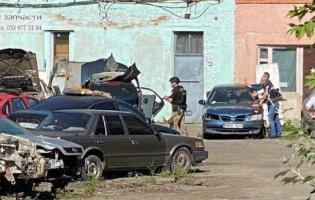 Полтавський автовикрадач, що захопив у заручники полковника поліції, їде в сторону Києва