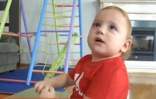 Юний рекордсмен: 2-річний малюк качає прес 700 разів