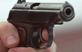 На Київщині чоловік влаштував стрілянину: постраждала 20-річна дівчина