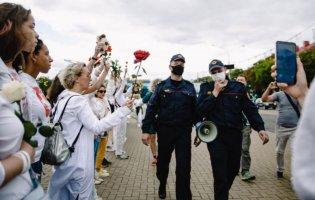 У Білорусі жінки стали у «ланцюг солідарності»