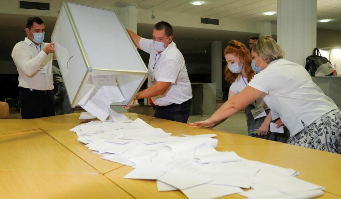 Вибори в Білорусі: влада спалює виборчі бюлетені