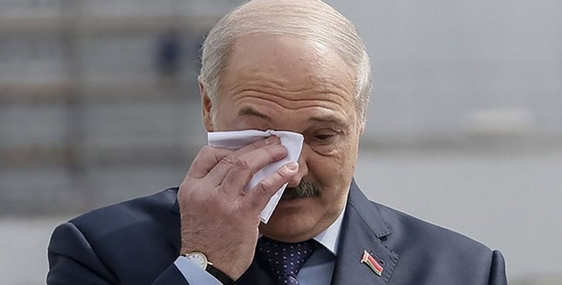 Лукашенко вертольотом втік від розгніваних робітників