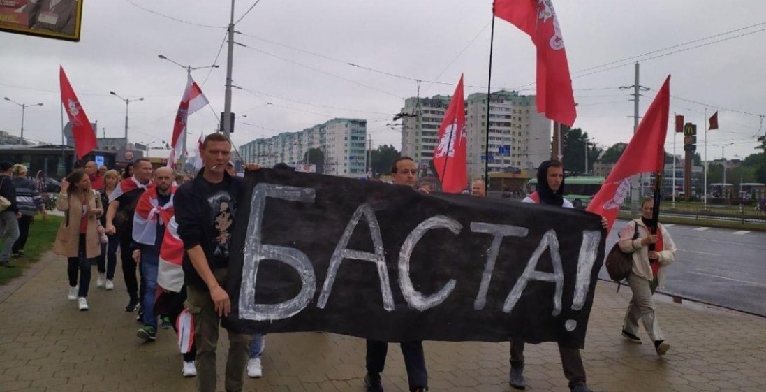 Марш нової Білорусі: у Мінську сотні тисяч людей протестують  проти режиму Лукашенка