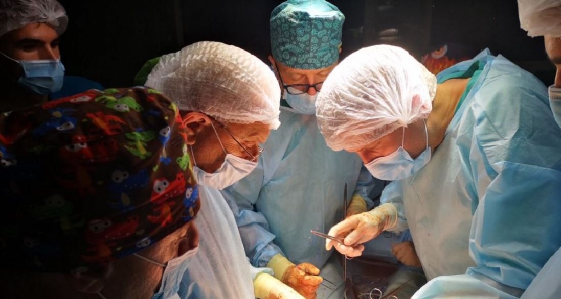 Вісімнадцятирічній волинянці пересадили нирку від матері