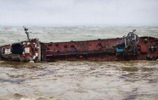 Затонулий танкер на Одещині: зрізають конструкції і механізми