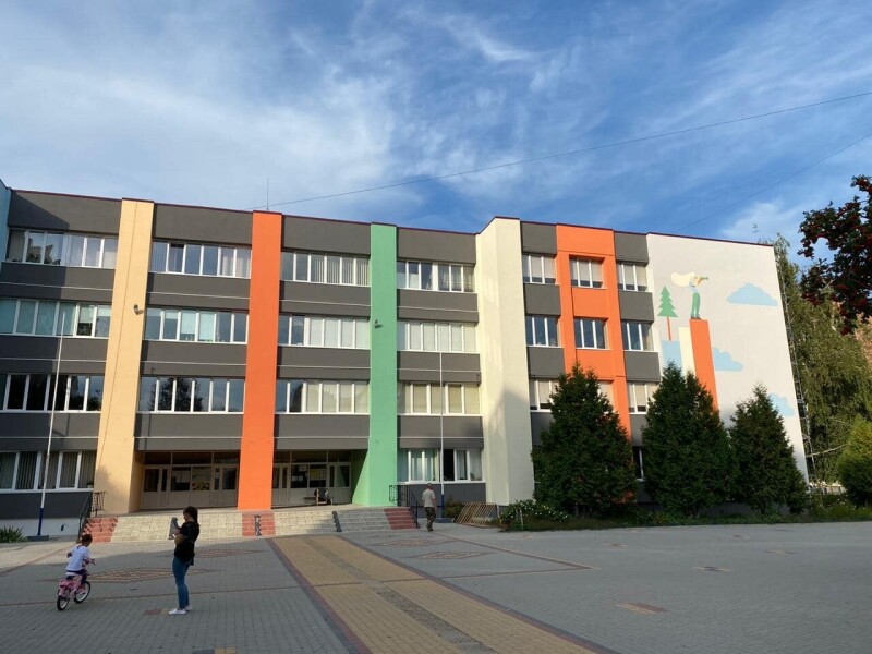 Фасад луцької школи №26 - тепер сучасний і стильний