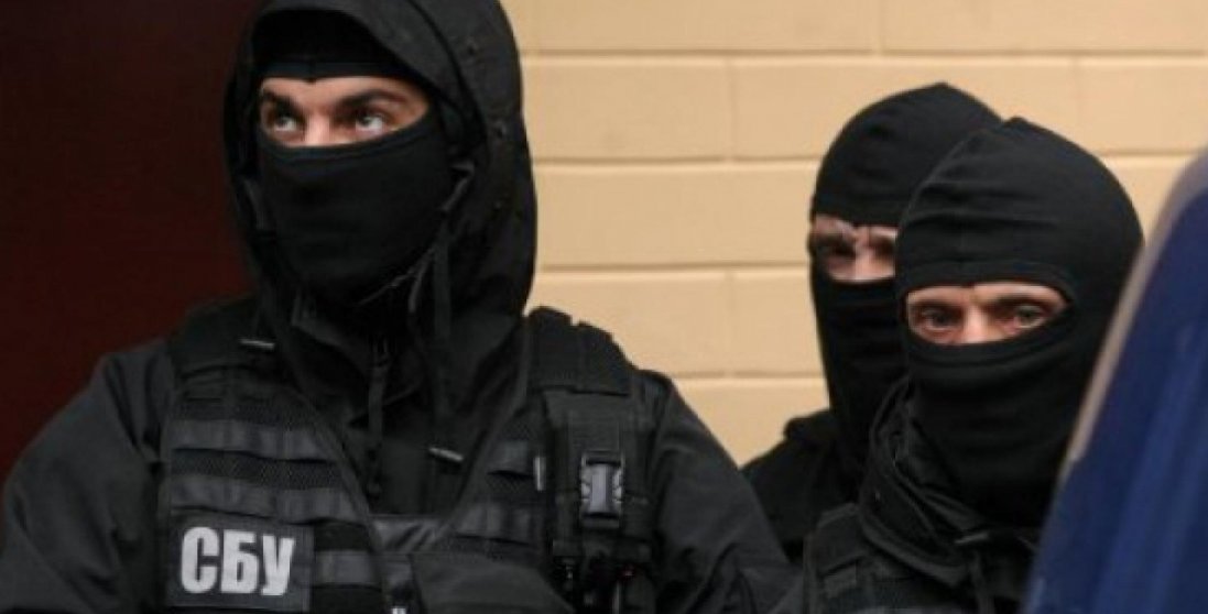 Митний пост «Луцьк»: СБУ викрила корупційну схему розмитнення авто