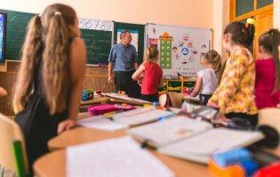 «Червона зона» у Франківську: як працюватимуть школи і садочки