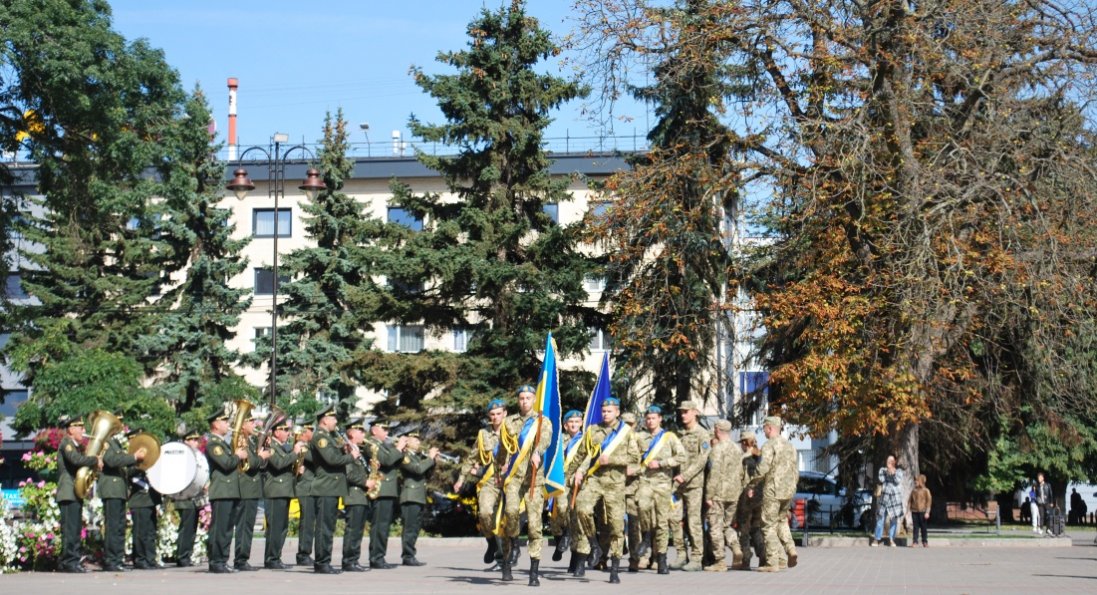 Випусники військової кафедри Луцького НТУ отримали офіцерські погони