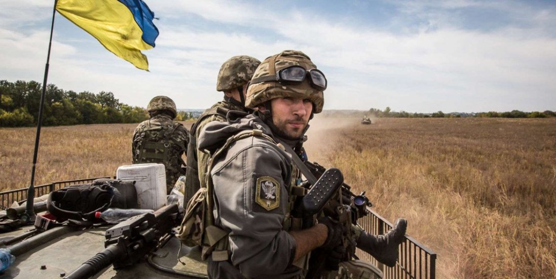 На Донбасі бойовики тричі відкривали вогонь:  поранений український військовий