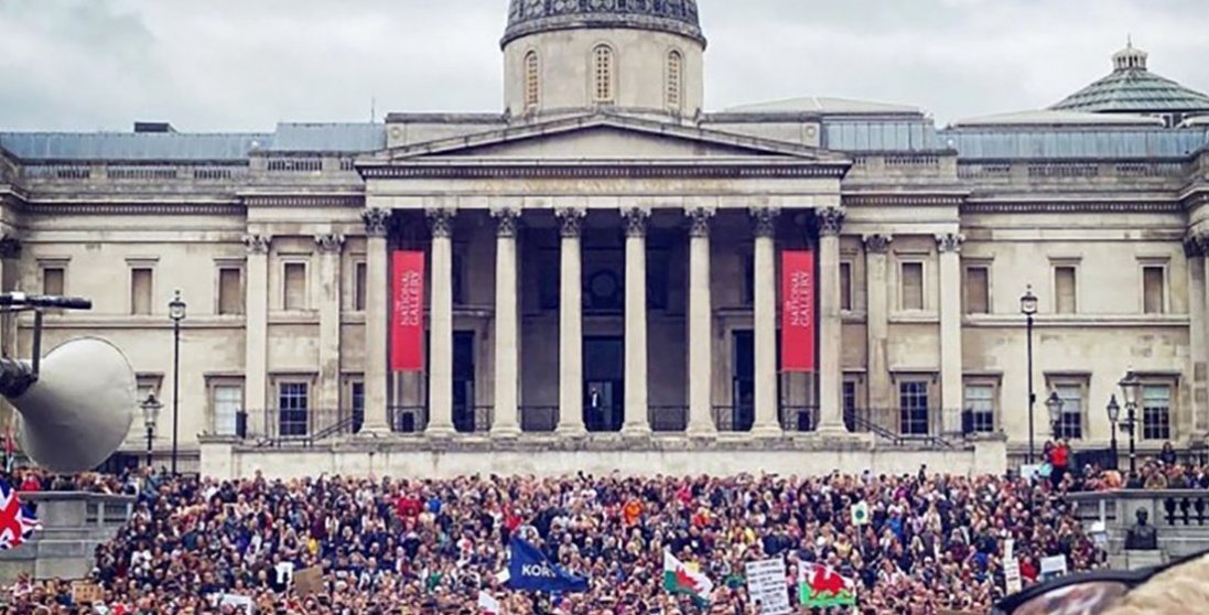 У Лондоні протестувальників проти карантину поліція розганяла кийками