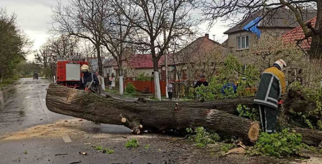 Через негоду майже 40 населених пунктів залишилися без світла