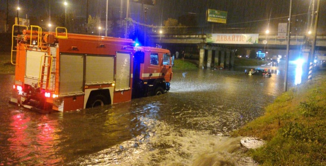 Івано-Франківськ затопило: вражаюче відео