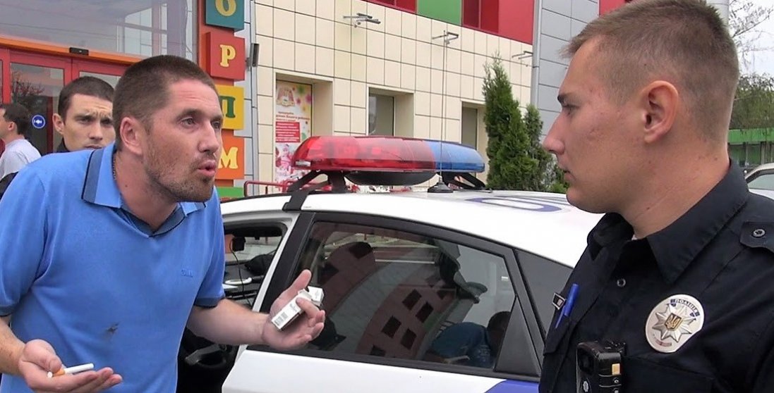 У Львові чоловік побив поліцейських: скільки йому світить