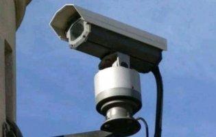 У Луцьку біля обласної лікарні встановлюють камери спостереження