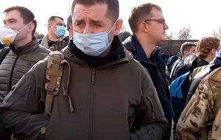 «Слуги народу» ночували в землянках і бункерах на Донбасі