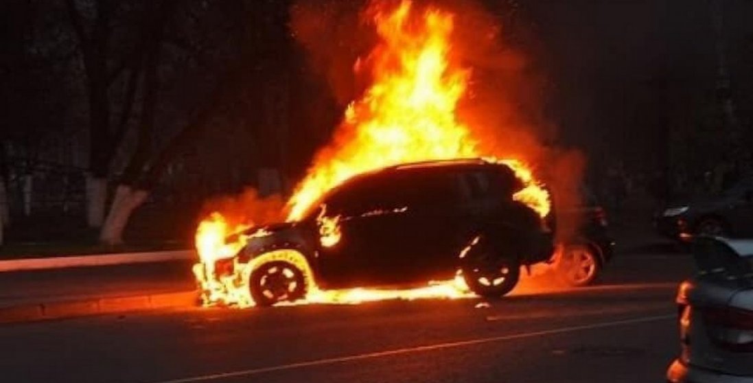 У Рівному спалили авто директора облводоканалу 