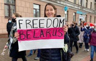 У Білорусі проходить жіночий марш: силовики стягують техніку