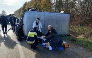 Везла потерпілих після ДТП: на Рівненщині в аварію потрапила «швидка»