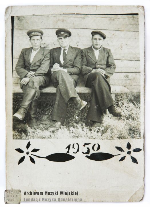 Чоловіки на фото 1950 року.