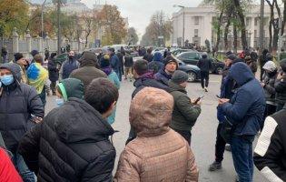 У Києві між євробляхерами та поліцією - сутички