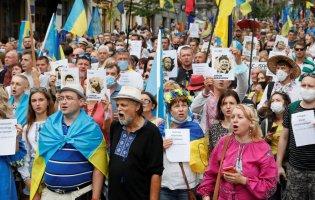 Армія, політики, церква: кому найбільше довірять українці (опитування)