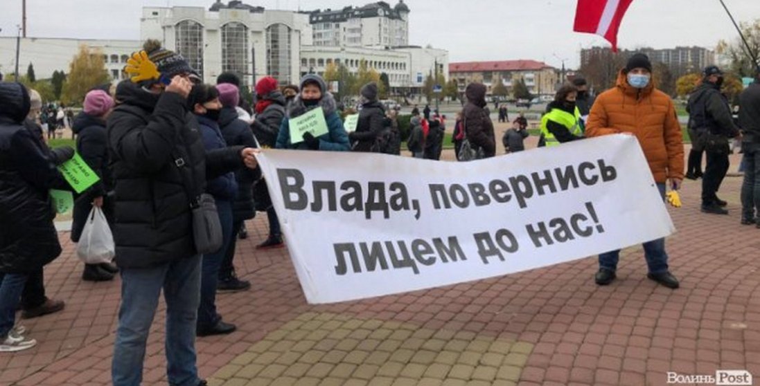 Протестувальники у Луцьку вирушили до управління поліції