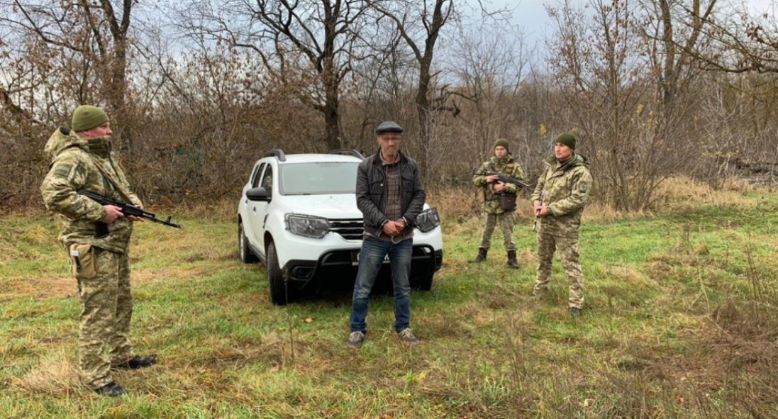 На Чернігівщині затримали росіянина, який пробирався додому лісами