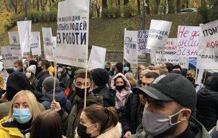 Перекривають траси: українці протестують проти карантину вихідного дня